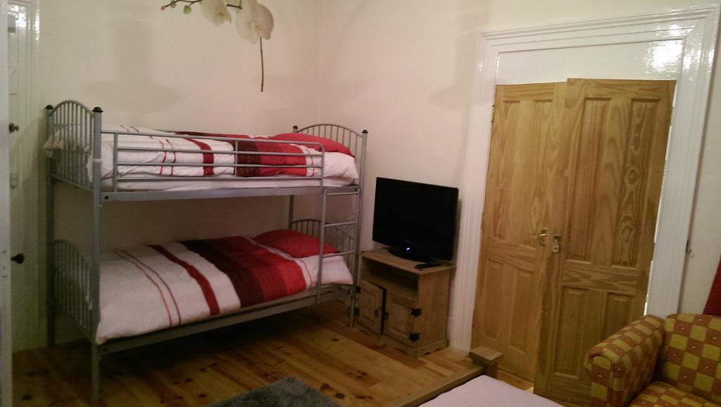 Clarmont Guest House Portrush Buitenkant foto