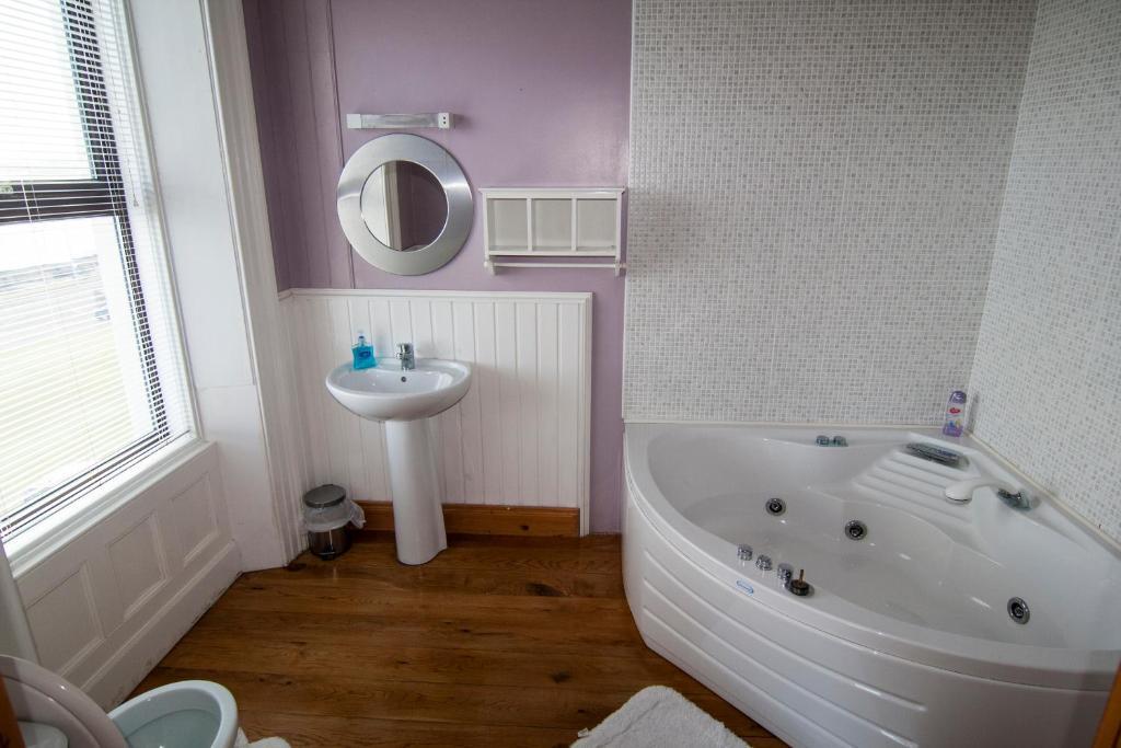 Clarmont Guest House Portrush Buitenkant foto